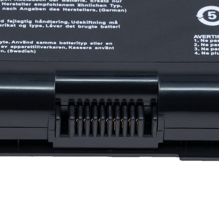 Close-up of compatible laptop battery connector for Asus M70 F70S N70S N90S X71 X72 series